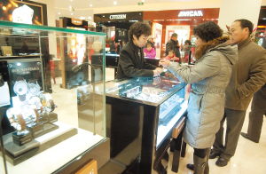 新百货大楼盛大开业，高端商品助力首日营业额突破千万大关